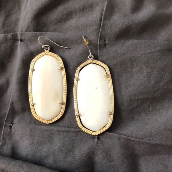 Kendra Scott Jewelry - Kendra Scott Danielle Earrings in Ivory Kendra Scott Jewelry - Kendra Scott Danielle Earrings in Ivory